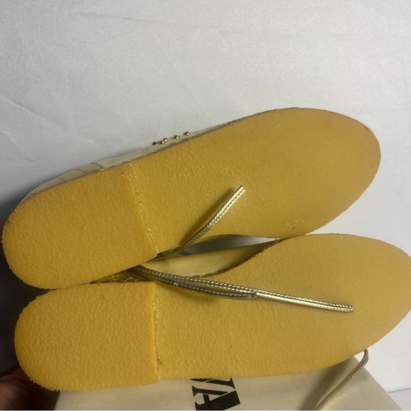 Wanted Designer Studded Women's Gold Shoes- sz. 6.5 New - Picture 2 of 10
